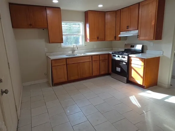 801 Paradise Rd #2, Modesto, CA 95351