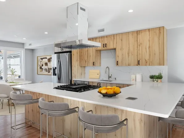 86 Blossom St #4, Chelsea, MA 02150