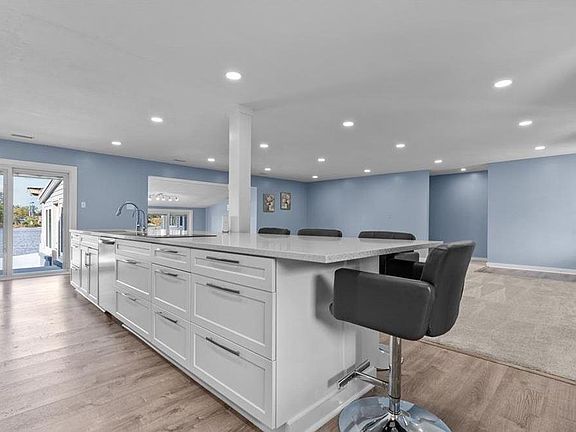 5th image of 733 Woodstock Rd