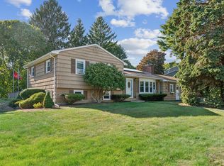 4 Carriage Hill Rd, Cape Elizabeth, ME 04107