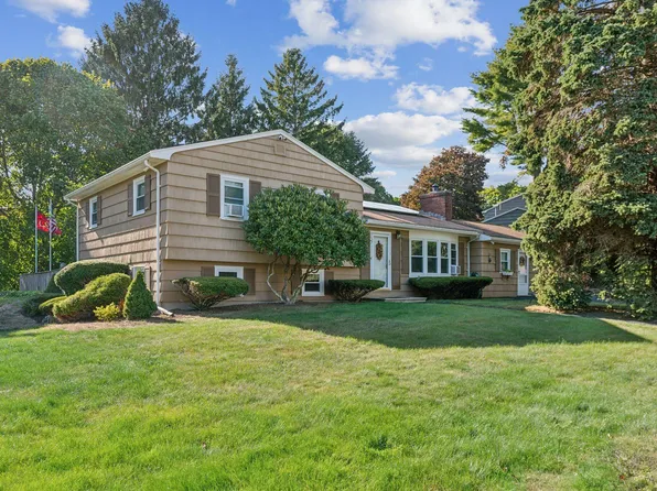 4 Carriage Hill Road, Cape Elizabeth, ME 04107