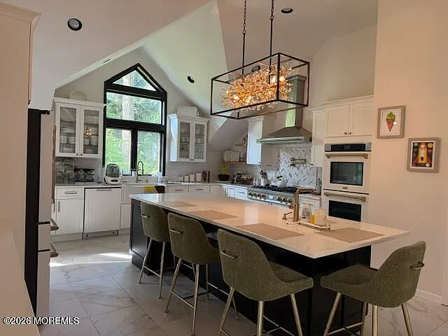 4 bed, 3.5 bath, 4241 sqft, $8,000 — Photo 3