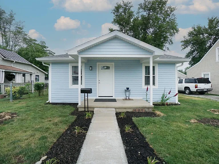 607 E Main St — Photo 1