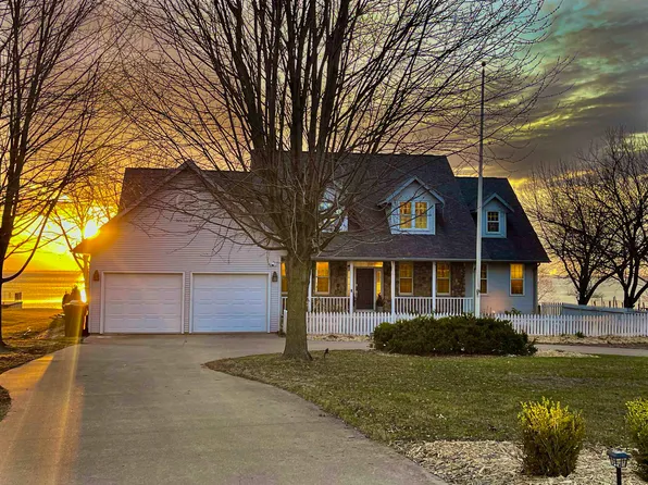 355 Lake Breeze Dr, Chilton, WI 53014