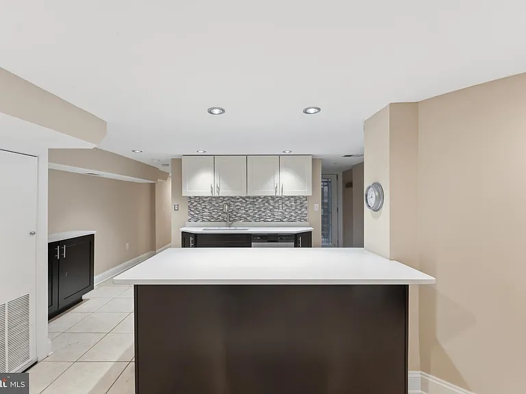 11 R St NW — Photo 38