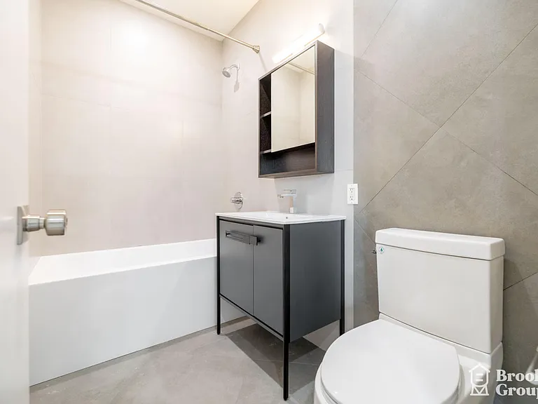 1298 New York Ave #4B — Photo 9