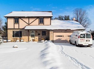 10 Ridgewood Dr SW, Etna, OH 43062