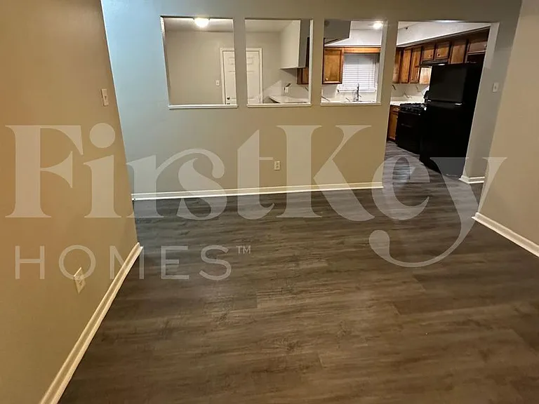18742 Glen Briar Ln — Photo 2