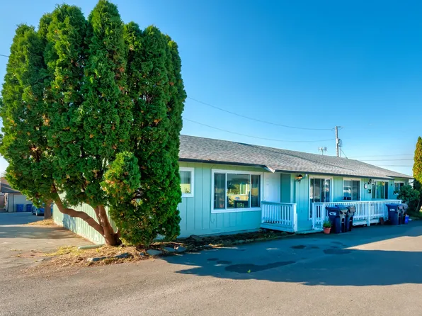 297 Matot St, Brookings, OR 97415