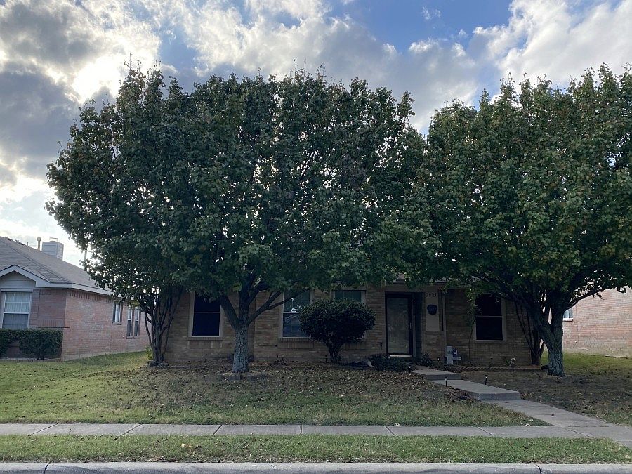 1st image of 2821 McKenzie Ln