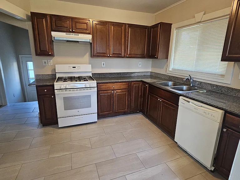 8092 Jewett Ave — Photo 12