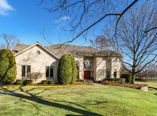 2 N Meadow Ln, Hawthorn Woods, IL