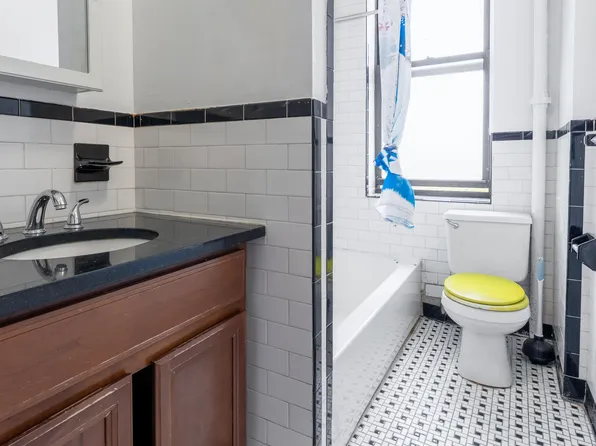 940 Street Nicholas's Avenue image 13 of 13