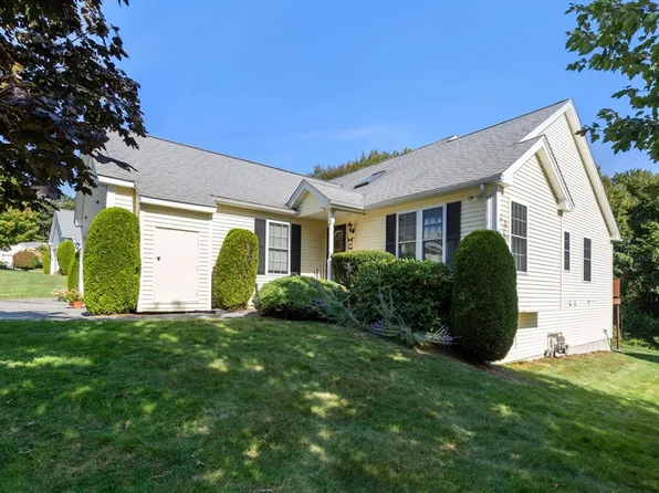 8 Carriage Path Unit 8, Uxbridge, MA 01569
