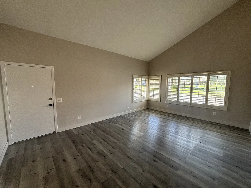 3 bed, 2.0 bath, 1669 sqft, $4,300 — Photo 4