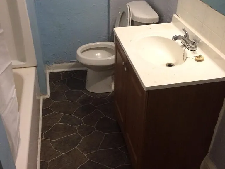 1172 Manchester Rd — Photo 5