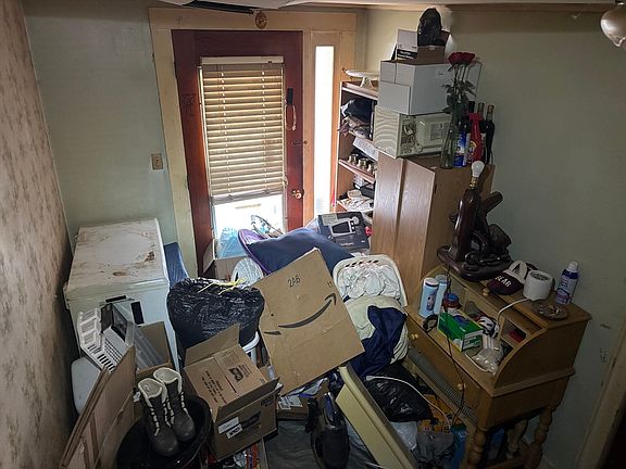 5th image of 79 Pleasant St