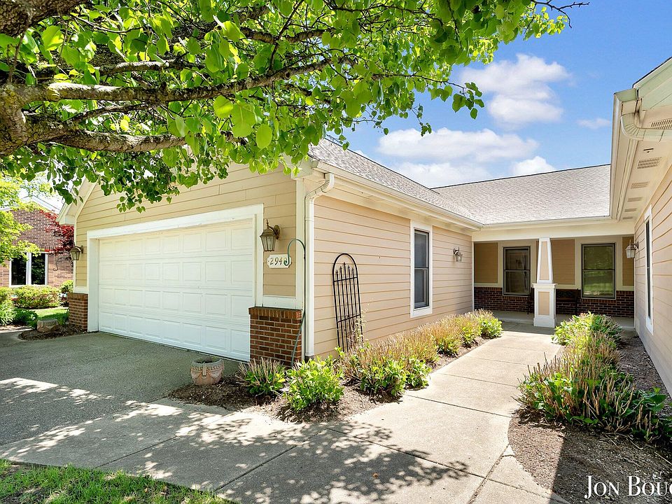 1st image of 2940 Grand Isle Dr NE #9