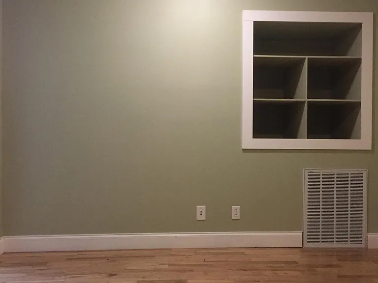 Dining room: built in shelves