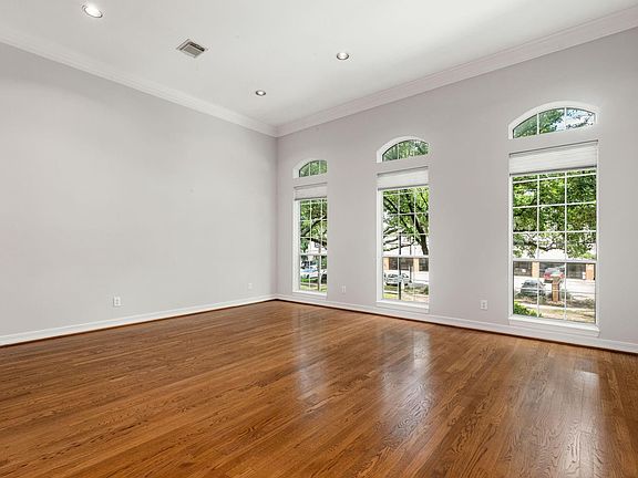 3rd image of 416 McGowen St