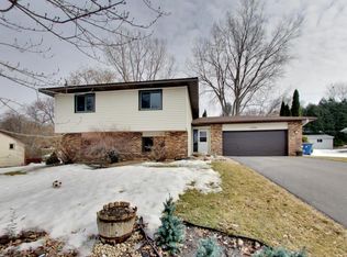 1284 Berry Ridge Rd, Eagan, MN 55123