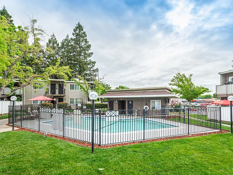 Gold Creek Apartments — Photo 13