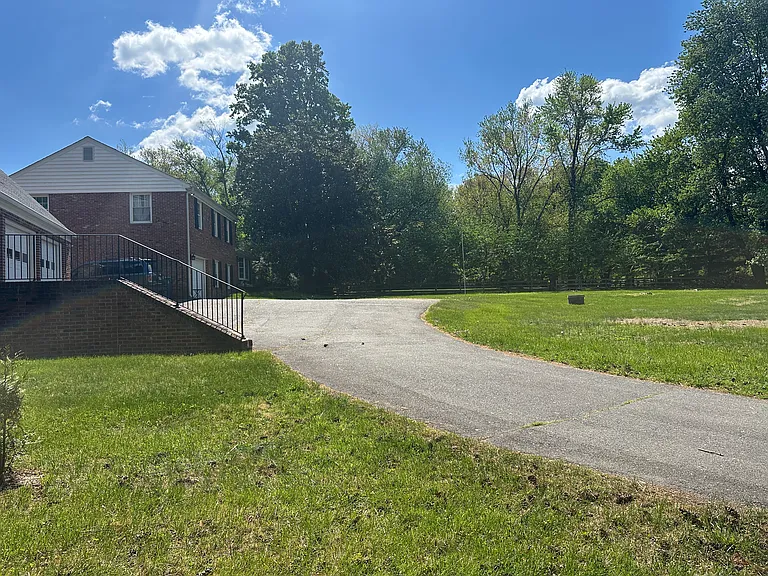 703 Kentland Dr — Photo 38