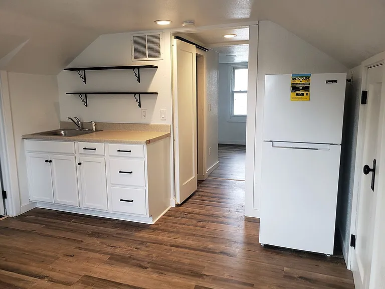 423 Alderson Ave — Photo 3