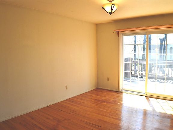 4th image of 8 Ormond Dr