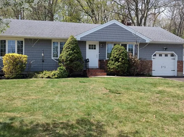 5 Mapletree Lane, South Huntington, NY 11746