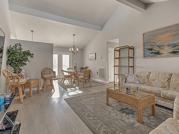 2nd image of 1023 Starling Dr
