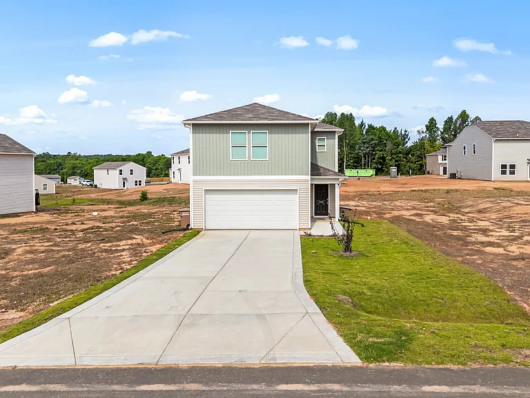 140 Lillian Ln — Photo 3