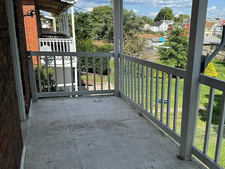 216-218 Westside Ave — Photo 15