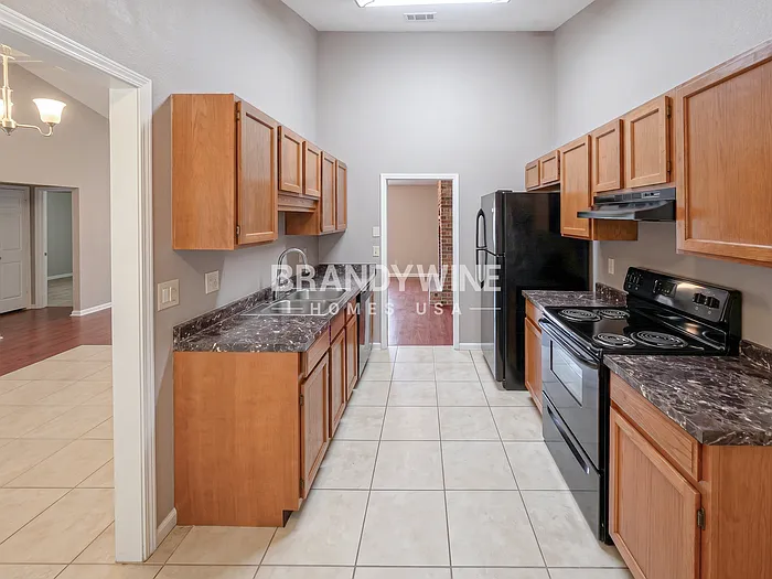 3363 Hampstead Dr — Photo 7