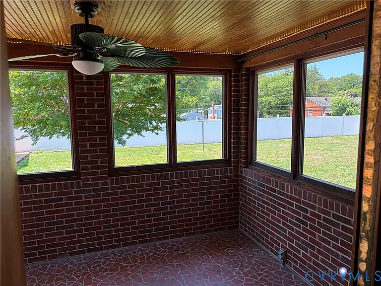 9325 Brentwood Dr — Photo 22