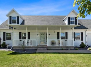 1039 Columbia Dr, Poynette, WI 53955