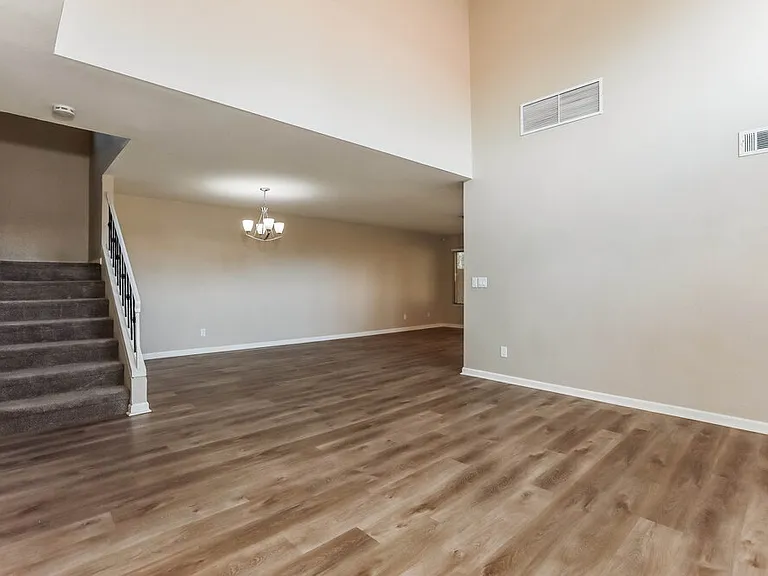 5330 E Fairfield St — Photo 6