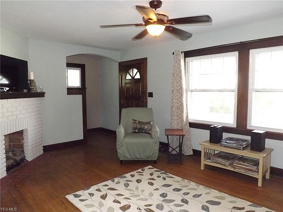 3rd image of 4422 W 171st St