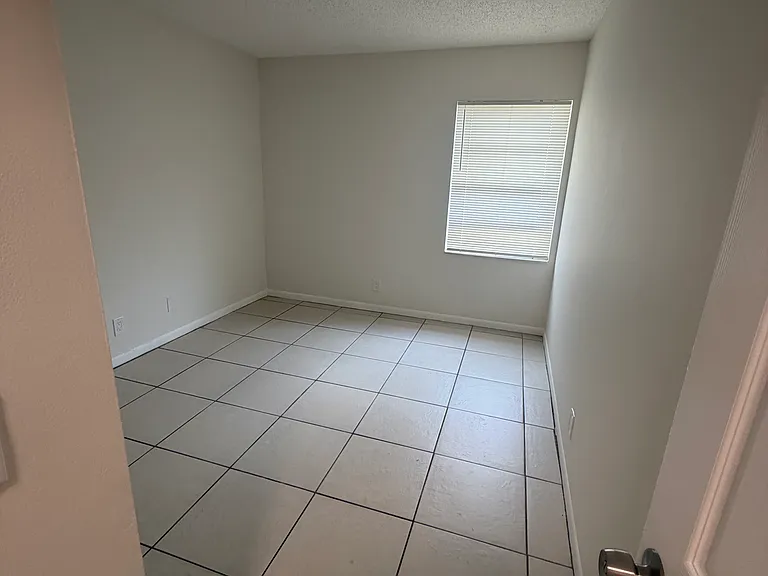 3677 S 57th Ave — Photo 5
