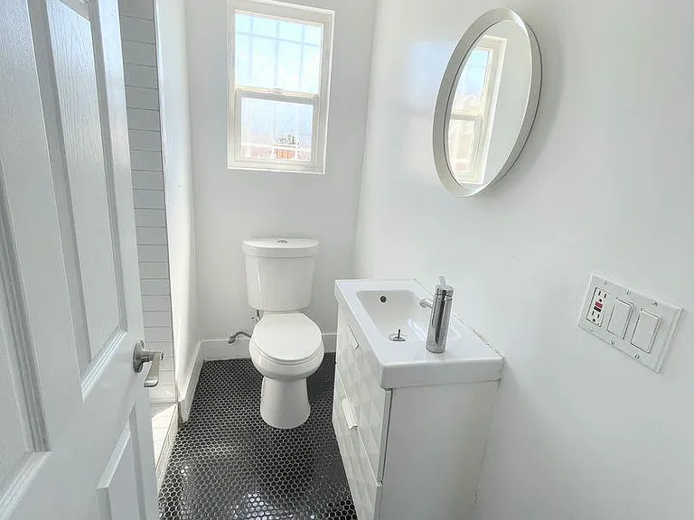 1702 N Long Beach Blvd #15 — Photo 5