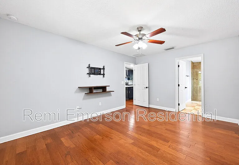 116 W 5th St — Photo 18