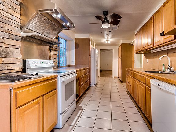 3rd image of 5079 W Kingbird St