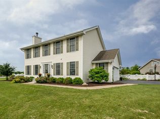 588 Trent Ln, Loves Park, IL 61111
