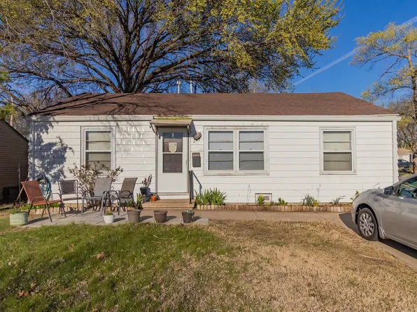 1247 S Waverly Rd, Wichita, KS 67218