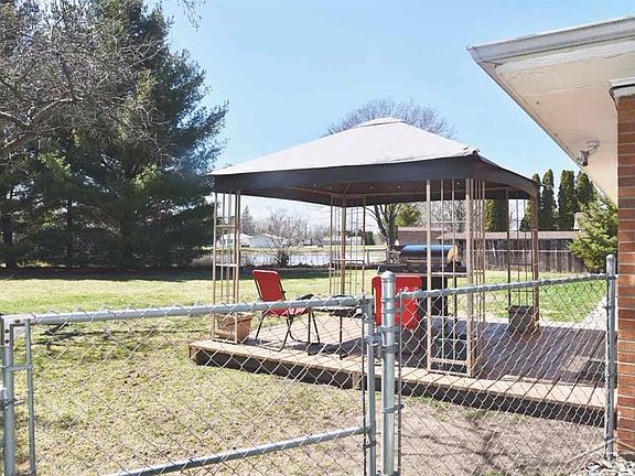 3rd image of 6257 Dewhirst Dr