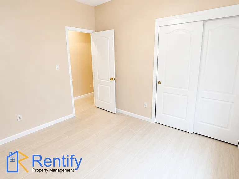 404 Windsor Park Dr — Photo 25