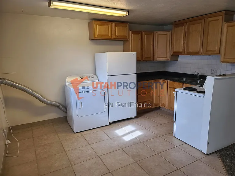 4951 S Center St #6 — Photo 6