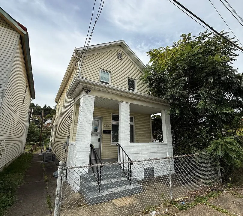 719 Harriet St