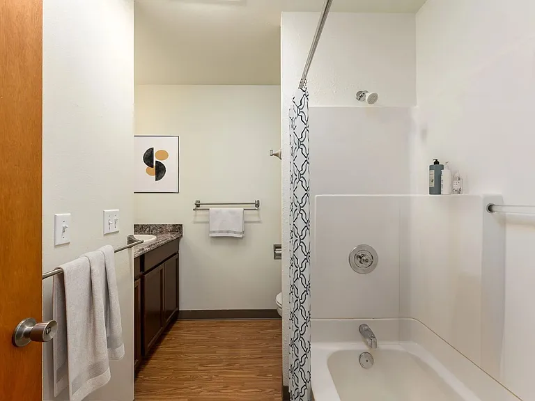 Island View Apartments — Photo 12