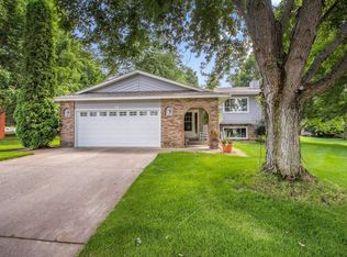 826 W Meadow Ct, Sartell, MN 56377